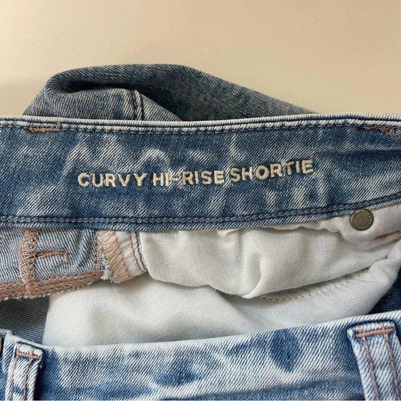 American Eagle Curvy Light Wash Distressed High Rise Denim Shorts 8 Women’s - Picture 11 of 13